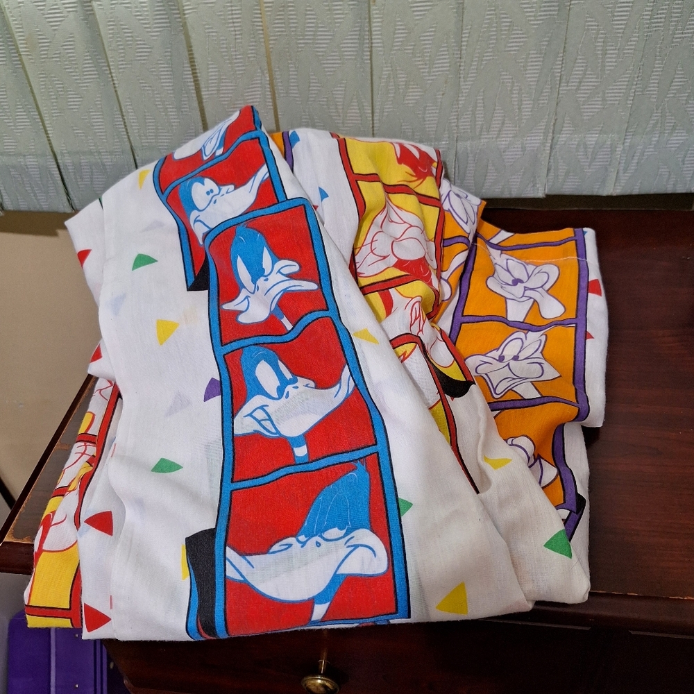 Vintage 1993 Looney Tunes Twin Size Flat Sheet